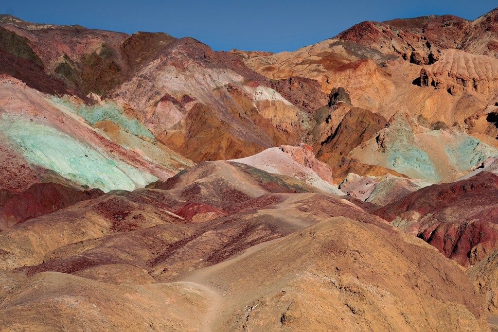 Bunte Hügel in der Künstlerpalette der Death Valley Nationalpark.