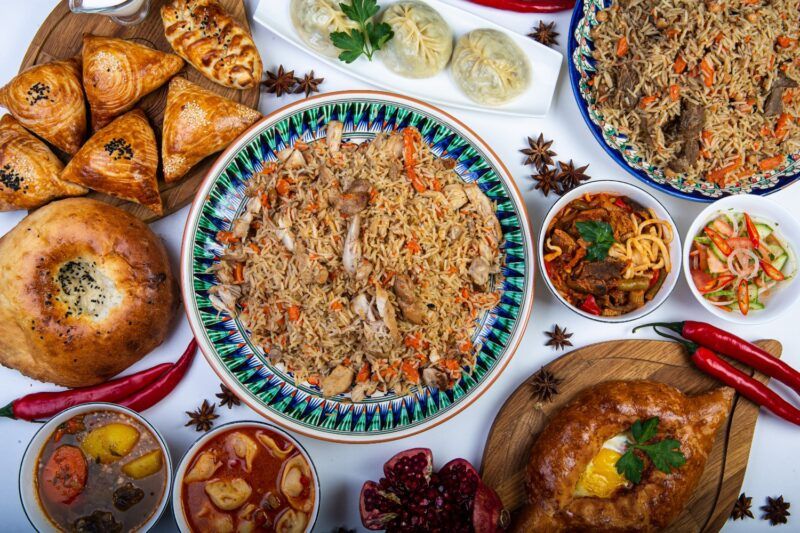 Essen in Usbekistan: Ein kulinarischer Guide durch 10 herzhafte Spezialitäten der Seidenstraße